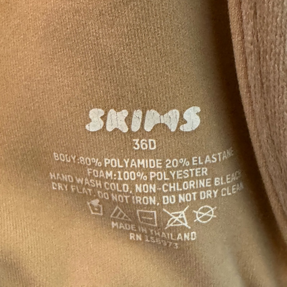 SKIMS Classic Tan Bra - Picture 6 of 6